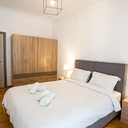 Spacious 2Bd/1.5Ba Downtown One-Step From Victoria Athens Exterior photo
