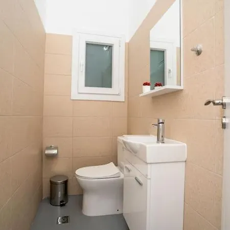 Spacious 2Bd/1.5Ba Downtown One-Step From Victoria Athens Exterior photo