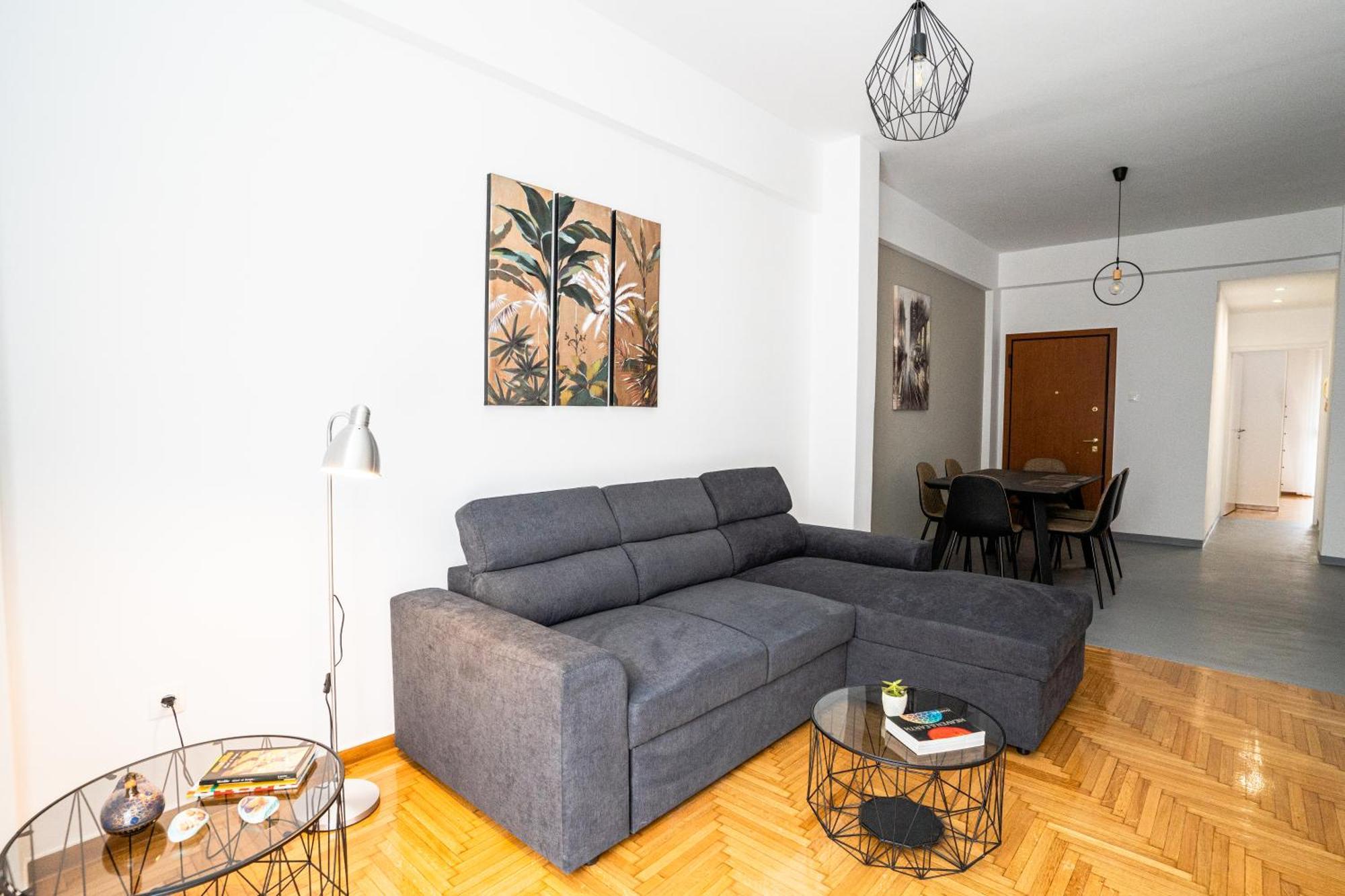 Apartment Spacious 2bd/1.5ba Downtown One-step From Victoria Athen