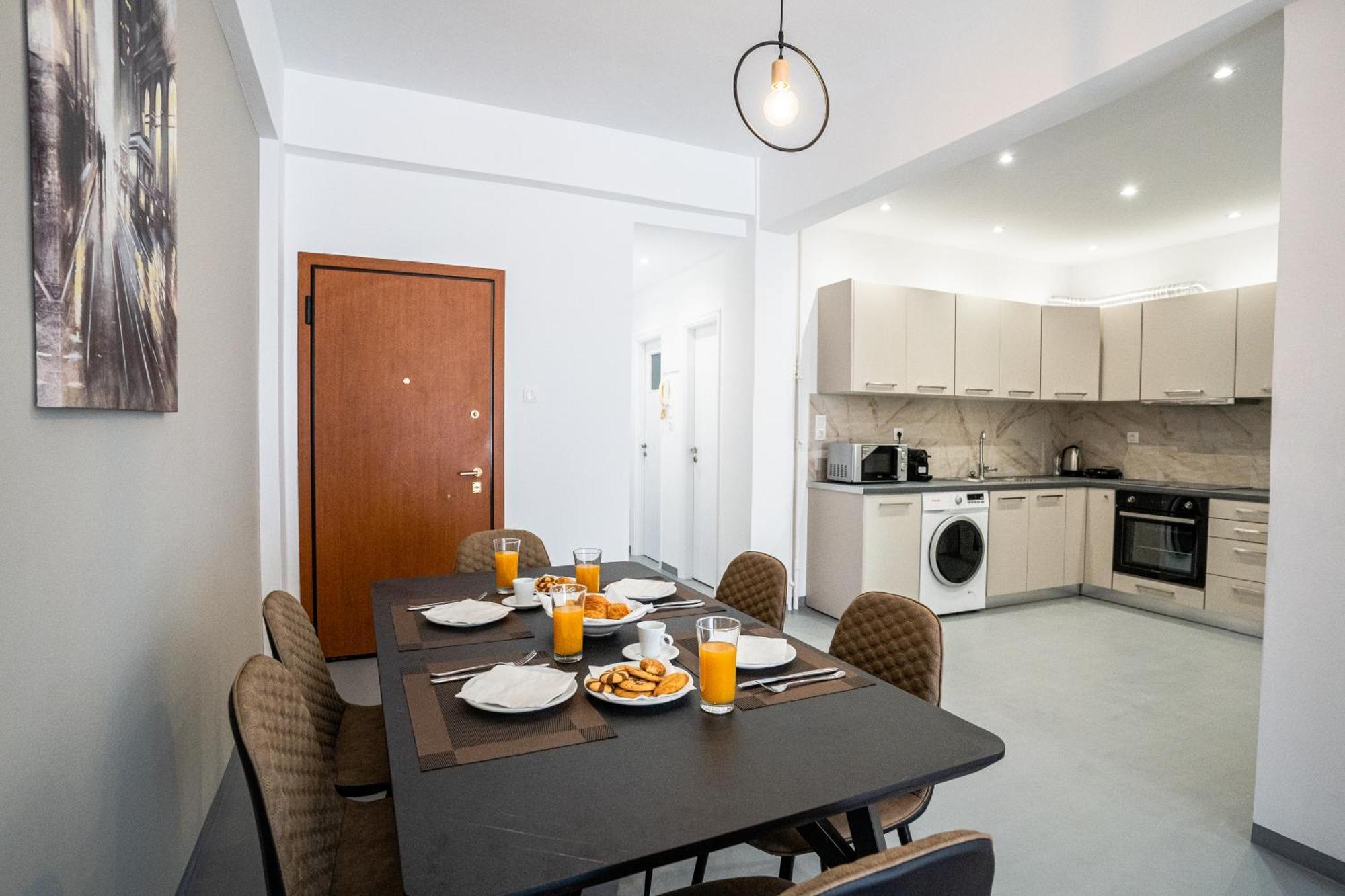Spacious 2bd/1.5ba Downtown One-step From Victoria Athens