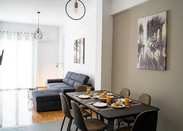 Spacious 2Bd/1.5Ba Downtown One-Step From Victoria