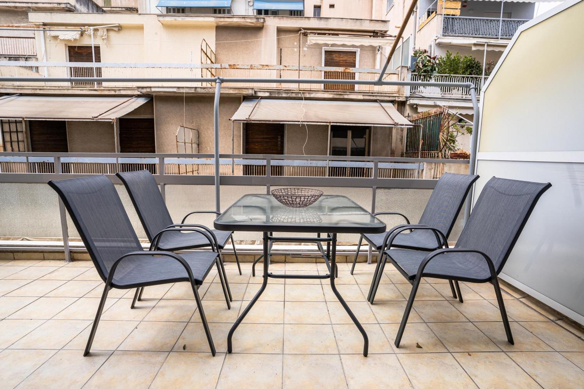 Spacious 2bd/1.5ba Downtown One-step From Victoria Apartment Athens