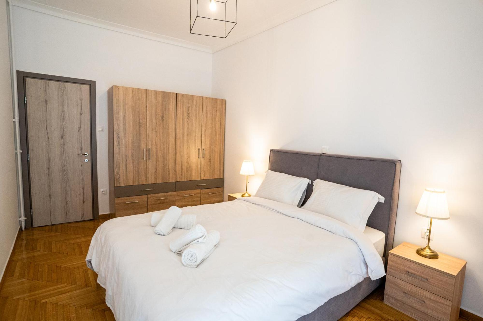 Spacious 2bd/1.5ba Downtown One-step From Victoria Athens